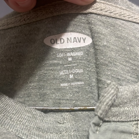 Old Navy T-Shirt - Picture 3 of 4